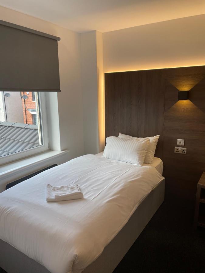 Glasgow Airport Apartments Paisley Exterior photo