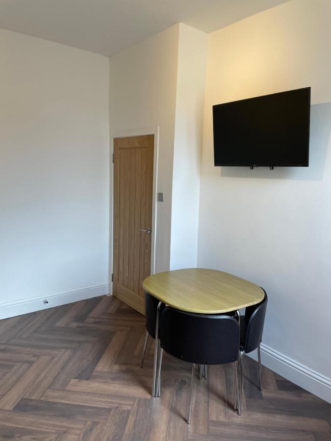 Glasgow Airport Apartments Paisley Exterior photo