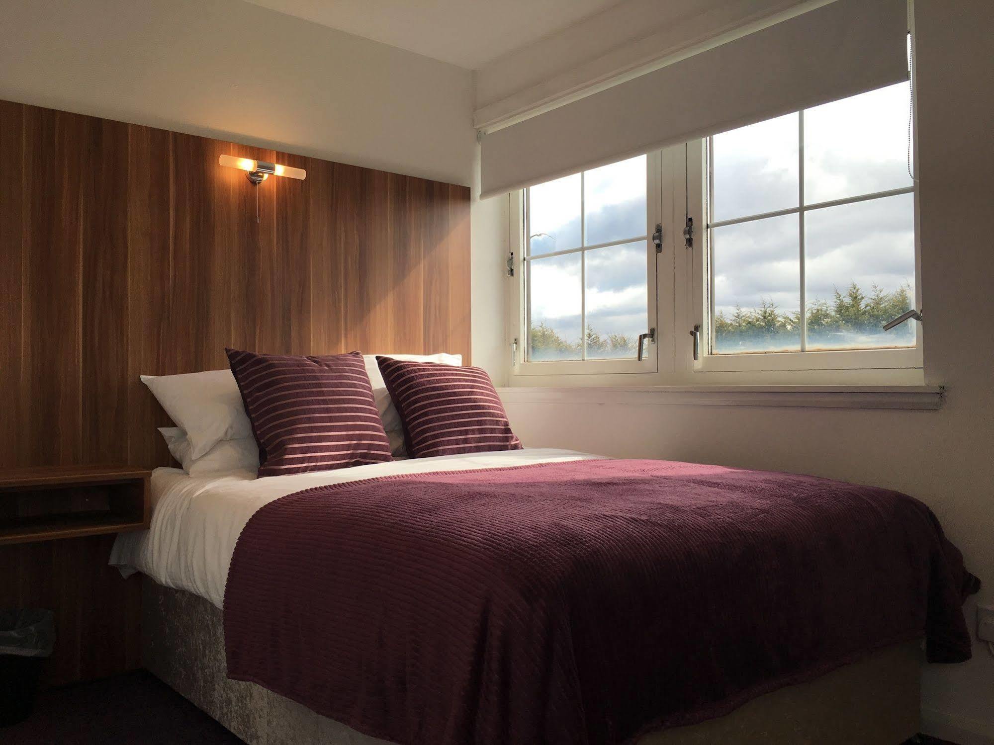 Glasgow Airport Apartments Paisley Exterior photo